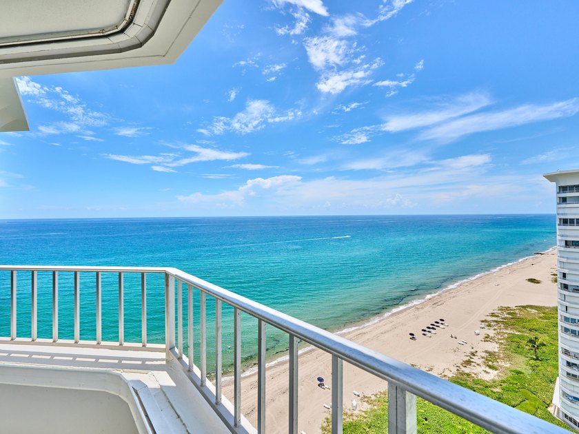 Live steps from the sand at the prestigious Chalfonte, on Boca - photo 2