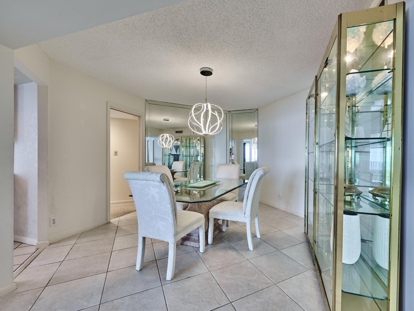 Live steps from the sand at the prestigious Chalfonte, on Boca - photo 8