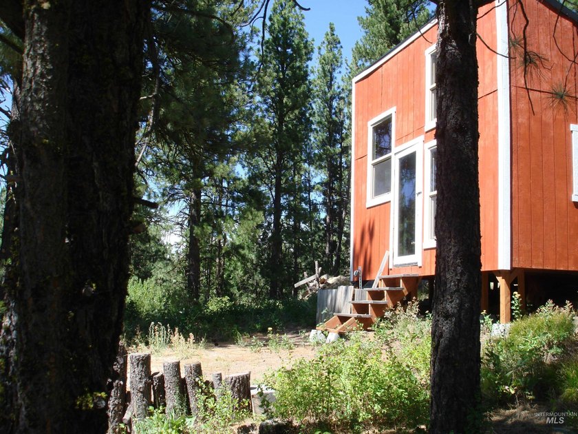 Get-away from it all with a filtered view of beautiful Cascade - photo 12