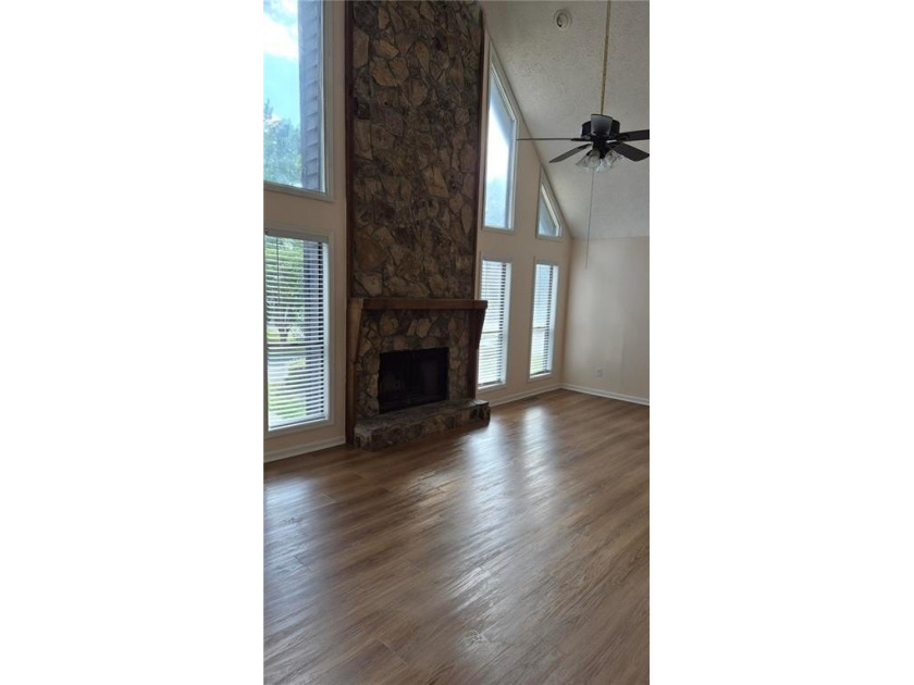 *** Motivated Seller *** A *Very Large*, *Very Nice* 4 BR, 3 - photo 15