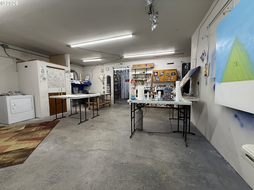 Versatile Industrial/Commercial property offering a wide range - photo 24