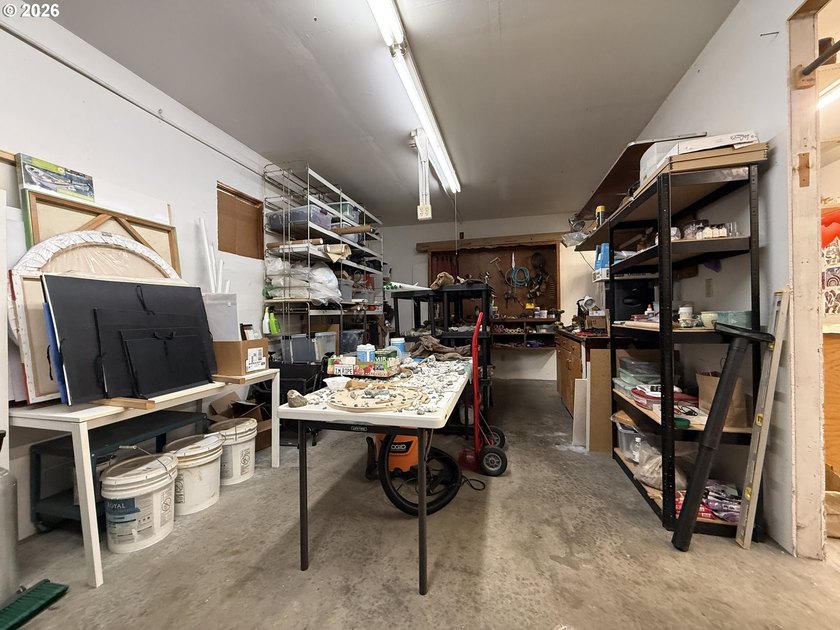 Versatile Industrial/Commercial property offering a wide range - photo 27