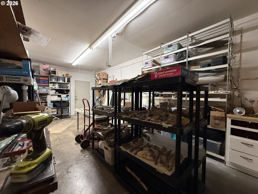 Versatile Industrial/Commercial property offering a wide range - photo 28