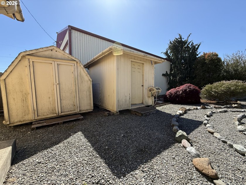 Versatile Industrial/Commercial property offering a wide range - photo 35