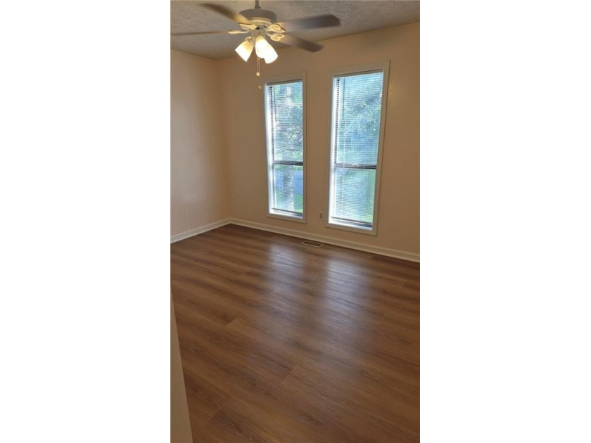 *** Motivated Seller *** A *Very Large*, *Very Nice* 4 BR, 3 - photo 40