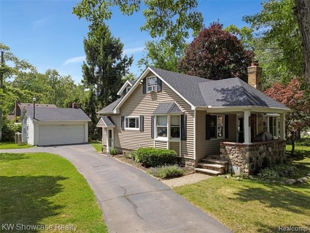 LOCATION, LOCATION, LOCATION, CLEAN UPDDATED 4 BDRM, 2 FULL BATH - photo 2