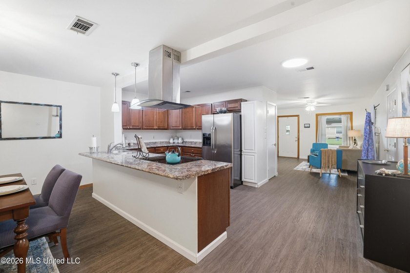 Welcome home to this surprisingly spacious 4 bedroom, 2 bath - photo 7