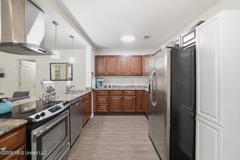 Welcome home to this surprisingly spacious 4 bedroom, 2 bath - photo 9