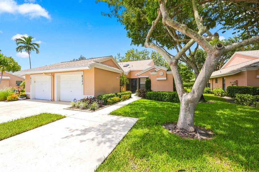 Welcome to this charming 2-bedroom, 2-bathroom villa located in - photo 3