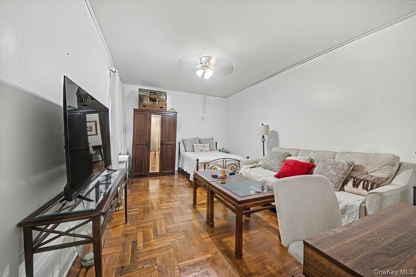 JUST REDUCED!!! FULLY RENOVATED!!! 1-bedroom, 1-bath co-op - photo 4