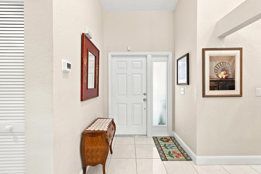 Welcome to this charming 2-bedroom, 2-bathroom villa located in - photo 5