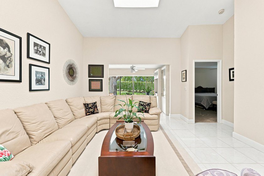 Welcome to this charming 2-bedroom, 2-bathroom villa located in - photo 8