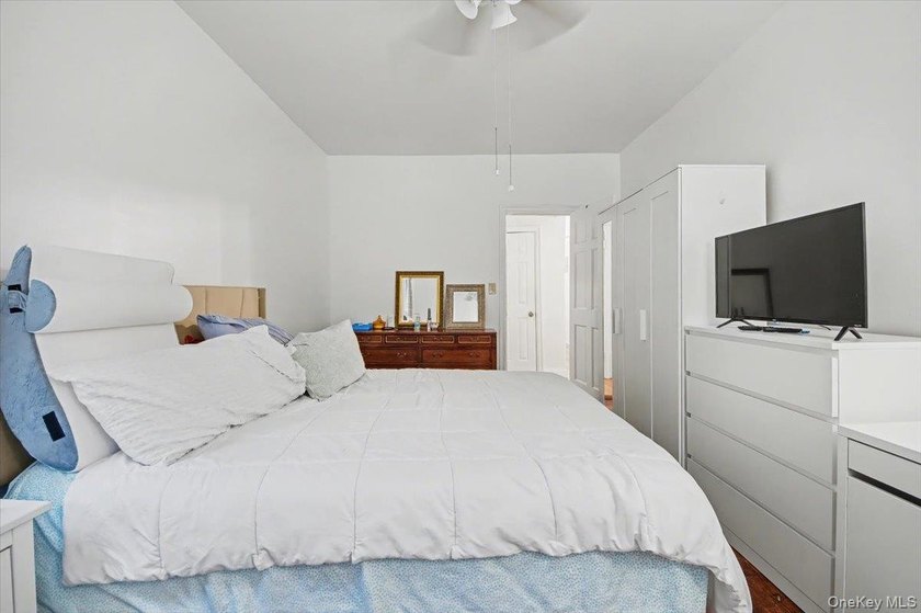 JUST REDUCED!!! FULLY RENOVATED!!! 1-bedroom, 1-bath co-op - photo 10