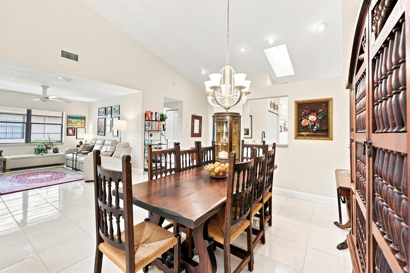 Welcome to this charming 2-bedroom, 2-bathroom villa located in - photo 10