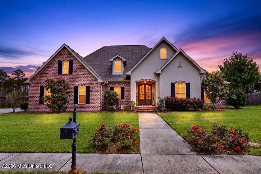 Experience refined Gulf Coast living in this exceptional - photo 2