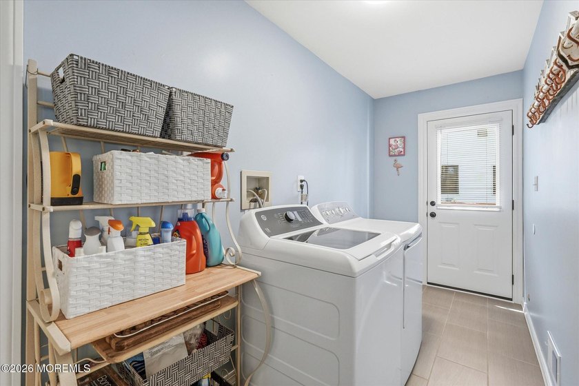 Beautifully updated 4 Bedroom/ 2.5 Bath Classic Center Hall - photo 22