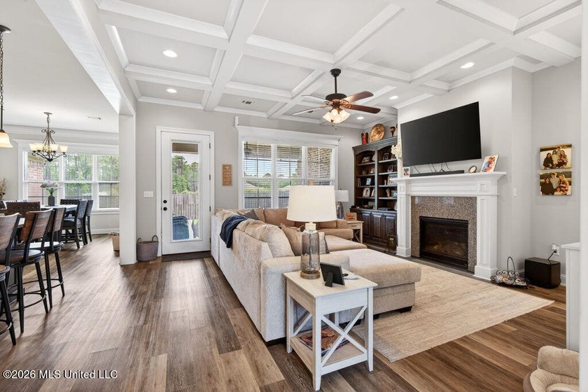 Experience refined Gulf Coast living in this exceptional - photo 6