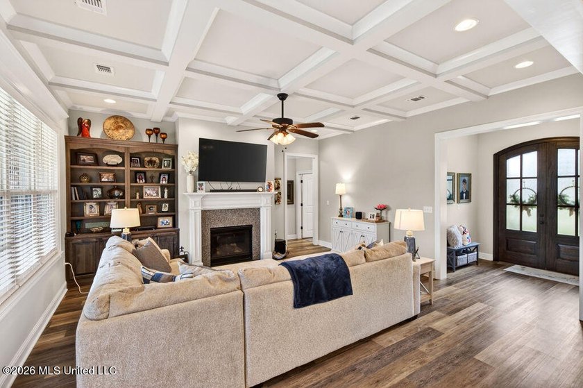 Experience refined Gulf Coast living in this exceptional - photo 9