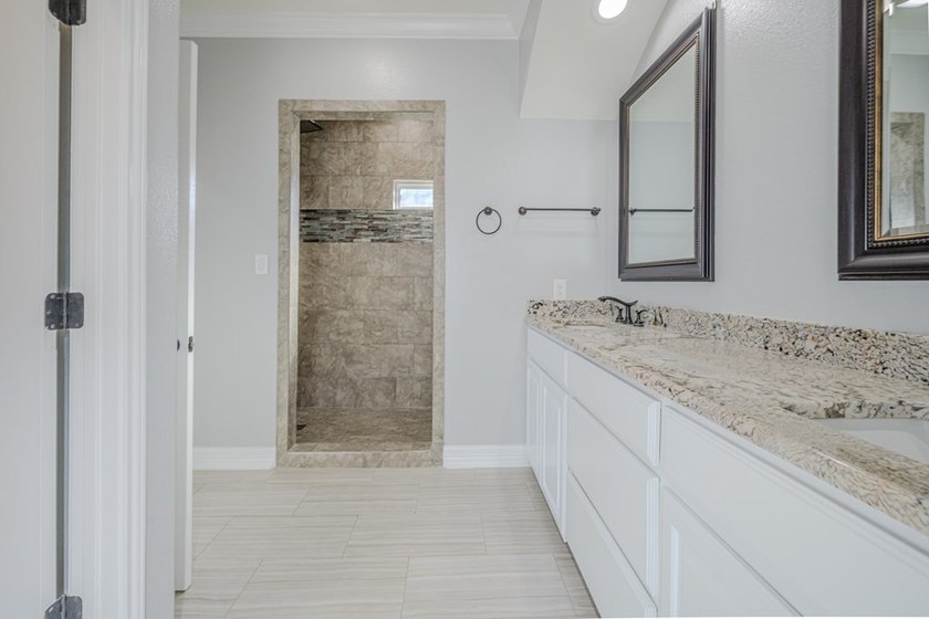 This stylishly crafted home in desirable Sea Oaks Village - photo 33