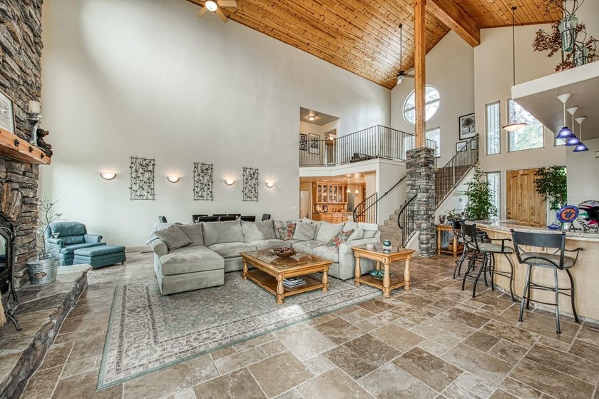 Looking for a spectacular mountain home with breathtaking views - photo 10