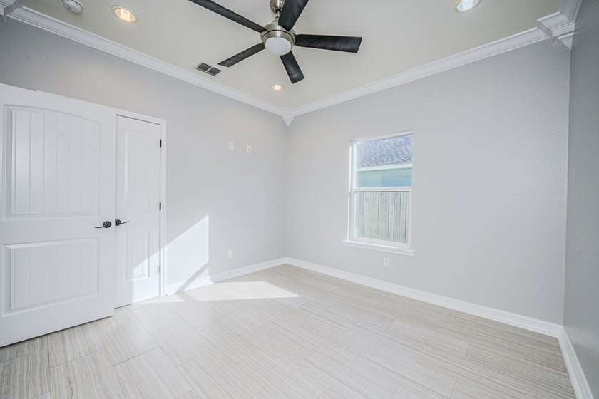 This stylishly crafted home in desirable Sea Oaks Village - photo 50