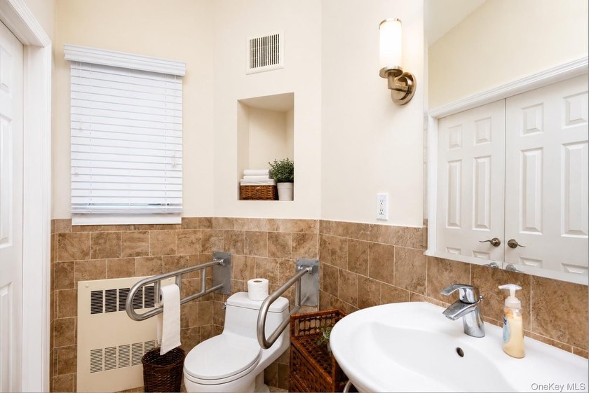 Located on a cul-de-sac in desirable Mount Sinai, this charming - photo 14