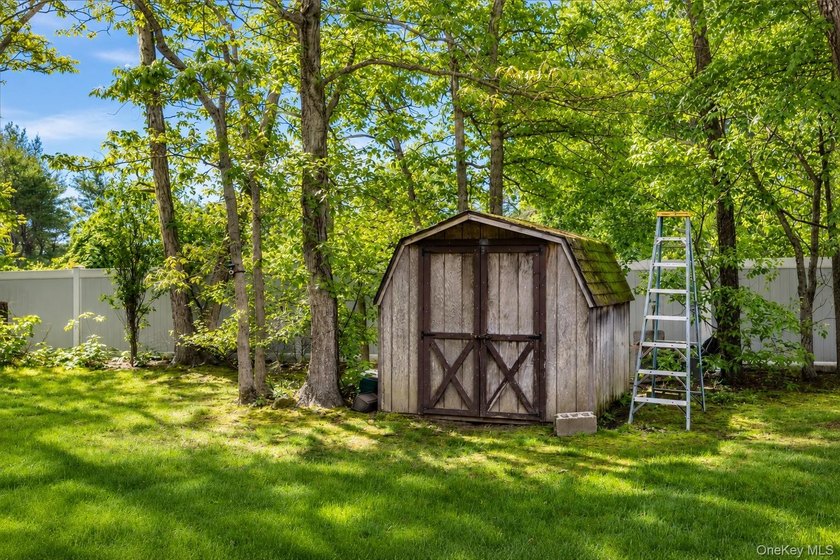 Located on a cul-de-sac in desirable Mount Sinai, this charming - photo 17