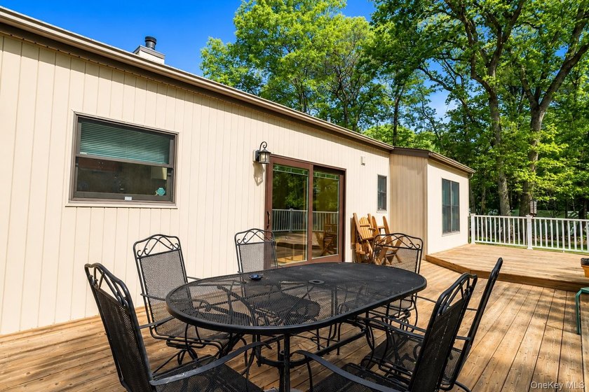 Located on a cul-de-sac in desirable Mount Sinai, this charming - photo 20