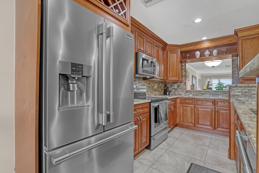 New Resort Style Clubhouse. 2BR/2BA condo featuring a desirable - photo 4
