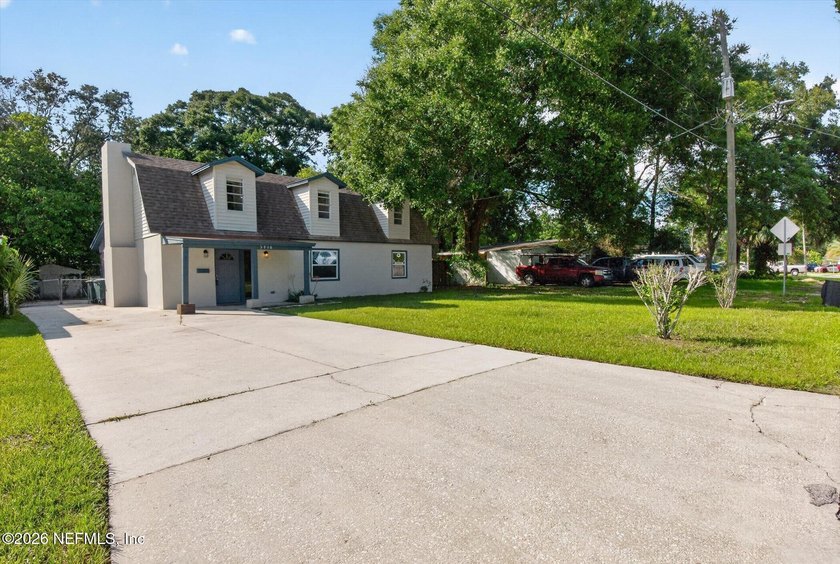 PRICE REDUCTION!!!!! Beautiful renovated home on oversized lot - photo 3