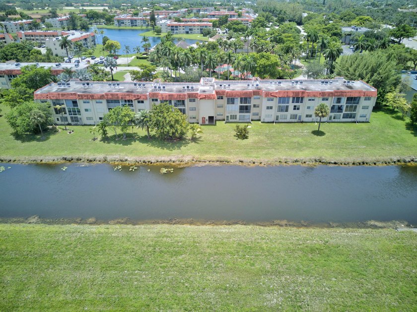 Desirable first-floor end unit in Sunrise Lakes Phase One! This - photo 3