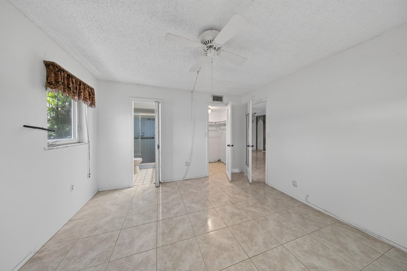 Desirable first-floor end unit in Sunrise Lakes Phase One! This - photo 9