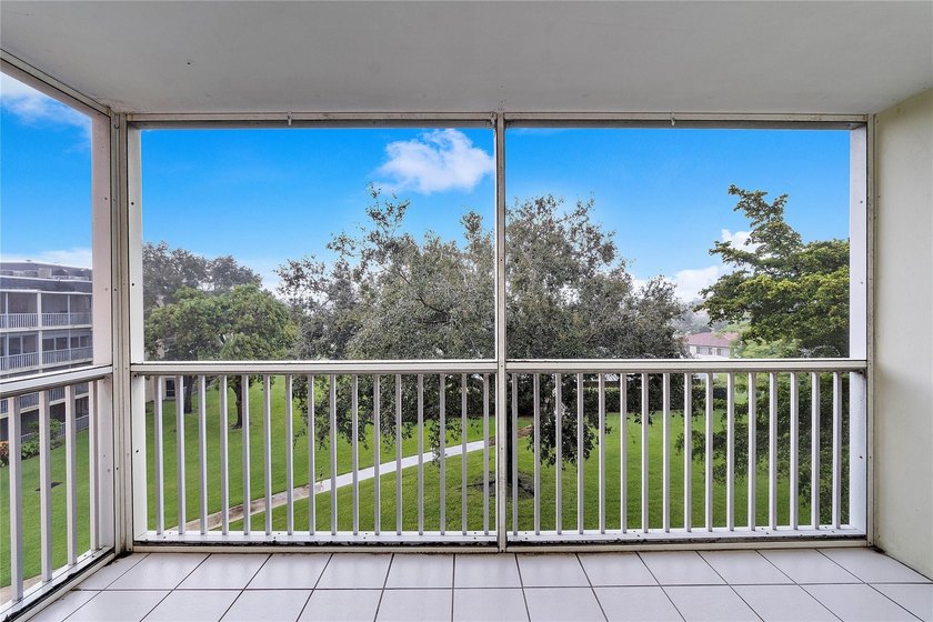 BRIGHT &amp; SPACIOUS 2 BEDROOM / 2 BATH CONDO IN HIGHLY - photo 6