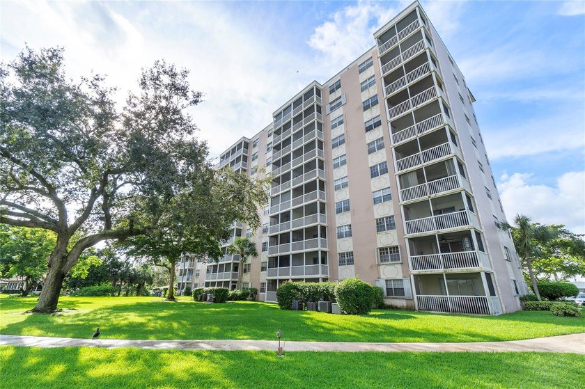 BRIGHT &amp; SPACIOUS 2 BEDROOM / 2 BATH CONDO IN HIGHLY - photo 7