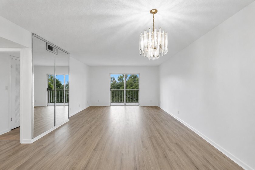 BRIGHT &amp; SPACIOUS 2 BEDROOM / 2 BATH CONDO IN HIGHLY - photo 9