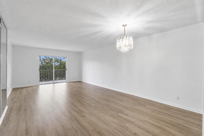 BRIGHT &amp; SPACIOUS 2 BEDROOM / 2 BATH CONDO IN HIGHLY - photo 10