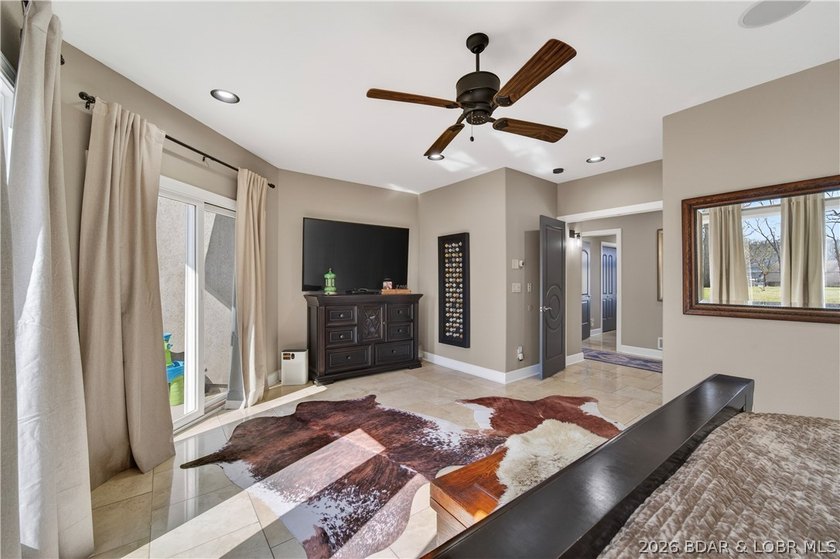 Stunning updated home in highly desired Four Seasons w/ - photo 13