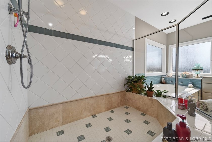 Stunning updated home in highly desired Four Seasons w/ - photo 17
