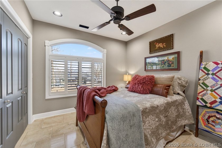 Stunning updated home in highly desired Four Seasons w/ - photo 19