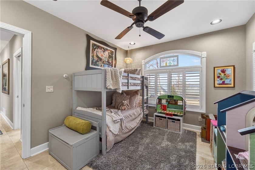 Stunning updated home in highly desired Four Seasons w/ - photo 21