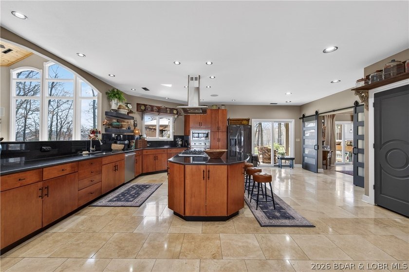 Stunning updated home in highly desired Four Seasons w/ - photo 26