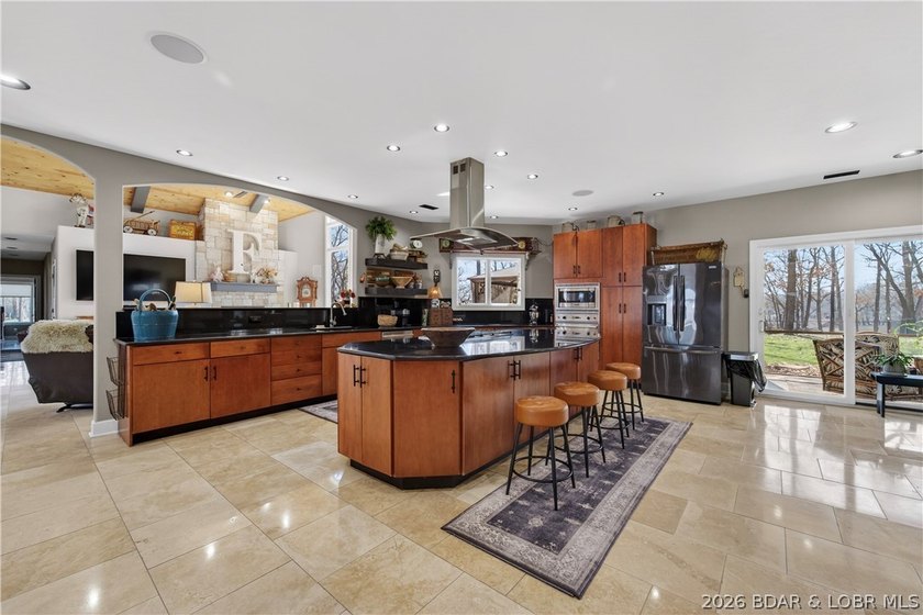 Stunning updated home in highly desired Four Seasons w/ - photo 31
