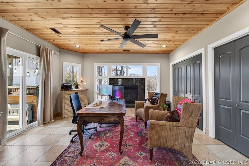 Stunning updated home in highly desired Four Seasons w/ - photo 33