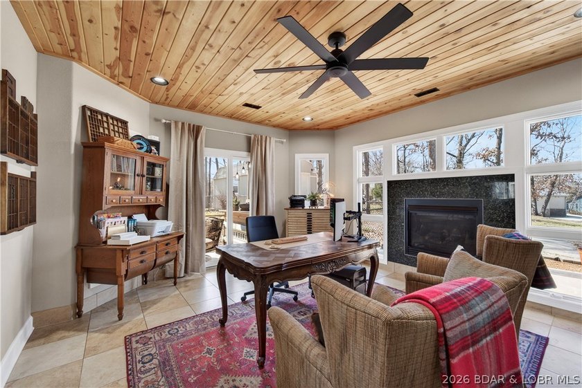 Stunning updated home in highly desired Four Seasons w/ - photo 34