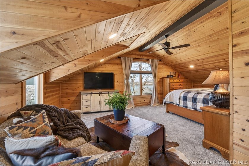 Stunning updated home in highly desired Four Seasons w/ - photo 39