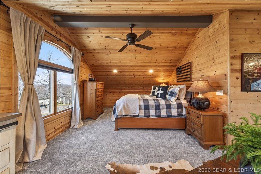 Stunning updated home in highly desired Four Seasons w/ - photo 42
