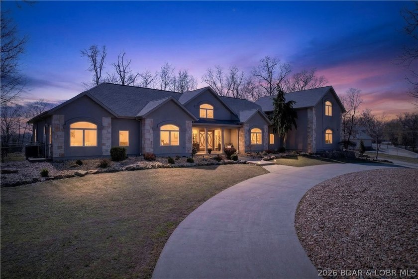 Stunning updated home in highly desired Four Seasons w/ - photo 46
