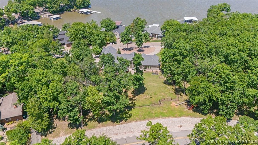Stunning updated home in highly desired Four Seasons w/ - photo 50