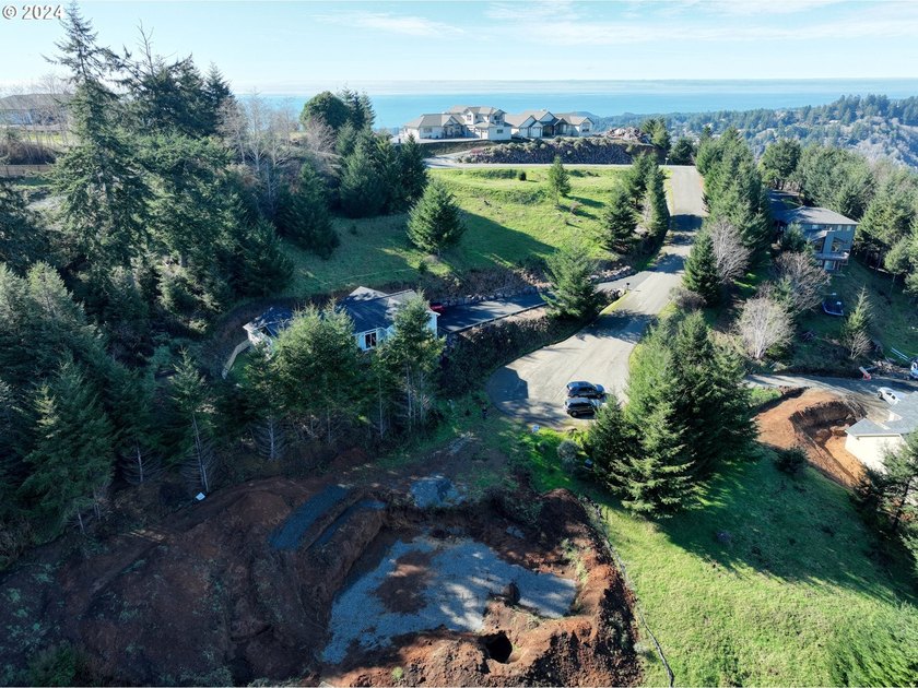 INCREDIBLE COASTAL RETREAT WITH MOUNTAIN VIEWS. Build your dream - photo 12