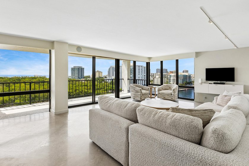 Experience South Florida waterfront living in this beautiful - photo 2